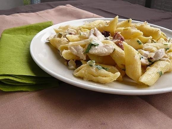Penne z kurczakiem w sosie pleśniowym