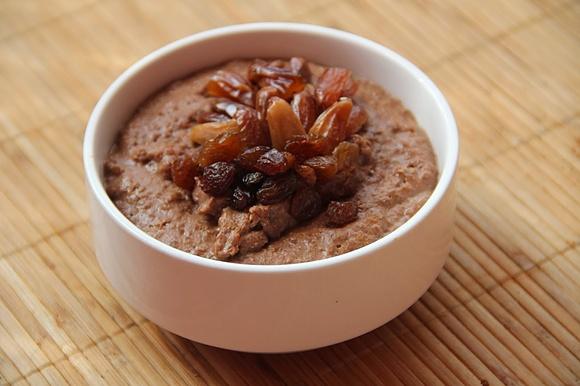 Krem jogurtowo-bananowy z quinoa i ciasteczkami