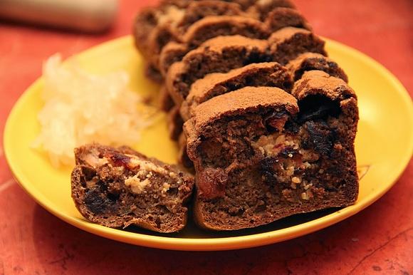 Chlebek bananowy napakowany masłem orzechowym i czekoladą