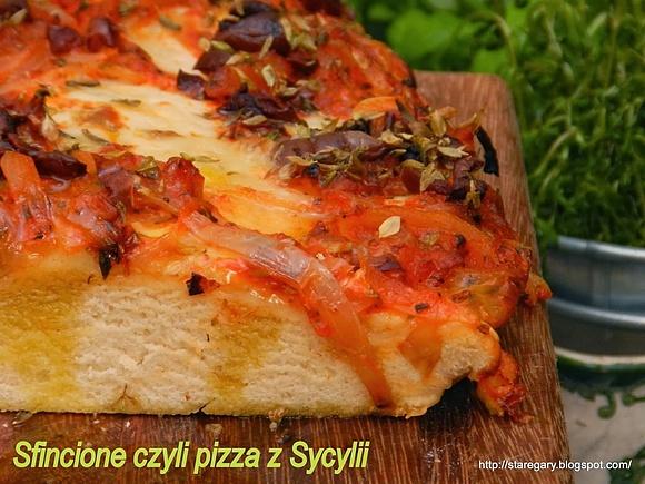 Sfincione czyli sycylijska pizza na grubym cieście