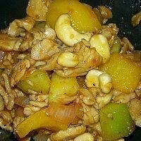 Kung pao chicken - ostre danie chińskie z kurczakiem i orzeszkami nerkowca