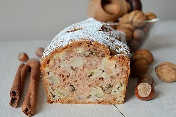 Ciasto wiewiórka z orzechami, jabłkami i cynamonem