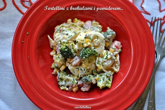 Sałatka z tortellini i brokułem