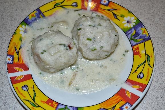 Pulpeciki rybne w sosie śmietanowo-cebulowym