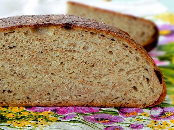 Pszenny chleb z ricottą i zakwasem