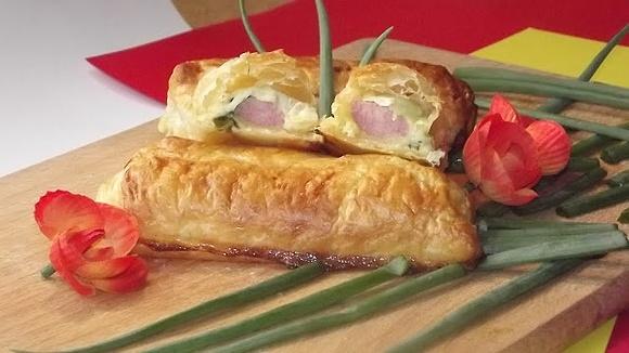 Francuskie pakieciki z parówkami i serem