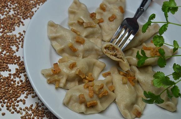Pierogi z kaszą gryczaną i serem