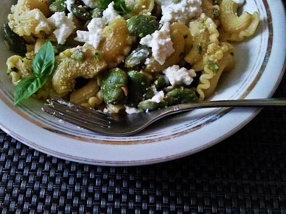 Makaron z bobem, parmezanem i ricottą