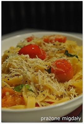 Aglio e olio z pomidorami świeżymi