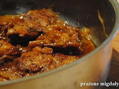 Polędwiczki wieprzowe z karmelizowaną cebulą