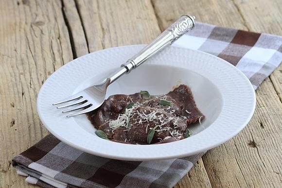 Ravioli al cacao z dynią - czekoladowe ravioli włoskie