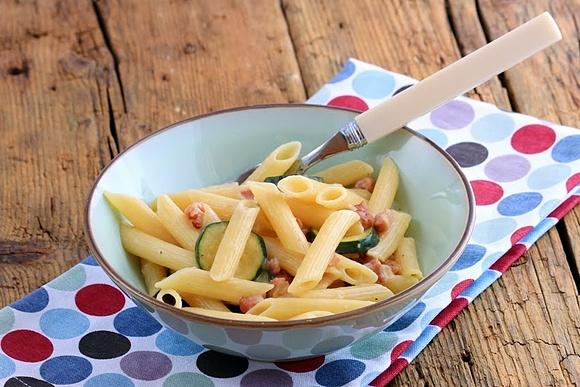 Penne z cukinią i boczkiem