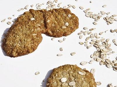Anzac biscuits - chrupiące ciastka owsiane z australii i nowej zelandii