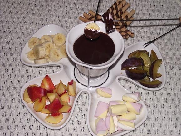 Słodkie środy czekoladowe fondue