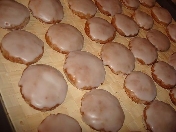 Lebkuchen - tradycyjne niemieckie pierniczki miękkie i gotowe do jedzenia