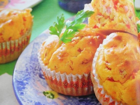 Muffinki z serem i szynką