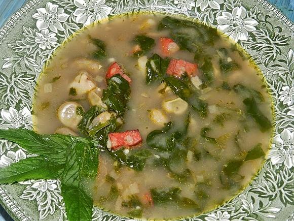 Zupa z bobu z kolendrą i miętą - portugalski przepis