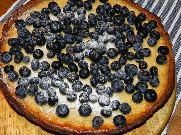 Tarta z jogurtem greckim i owocami