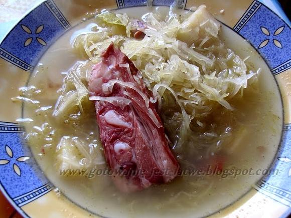 Kwaśnica na wędzonym żeberku