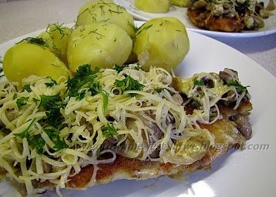 Ryba pod kołderką z pieczarek