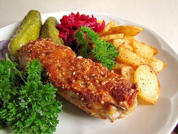 Pikantne roladki schabowe w orzechach i sezamie