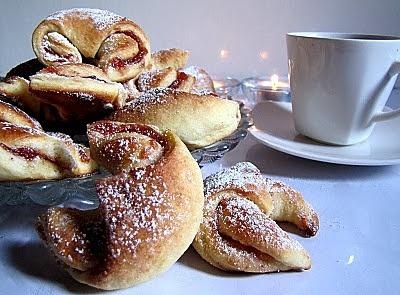 Drożdżowe ciasteczka z marmoladą