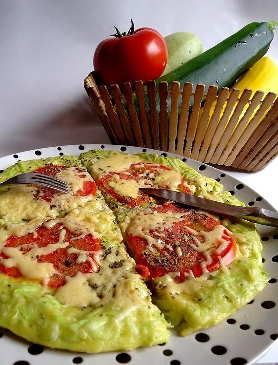 Omlet cukiniowy ala pizza