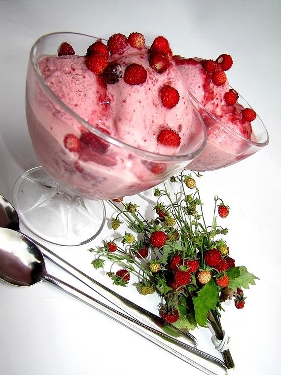 Lody poziomkowe