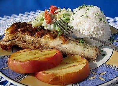 Ryba z grilla marynowana w soku jabłkowym