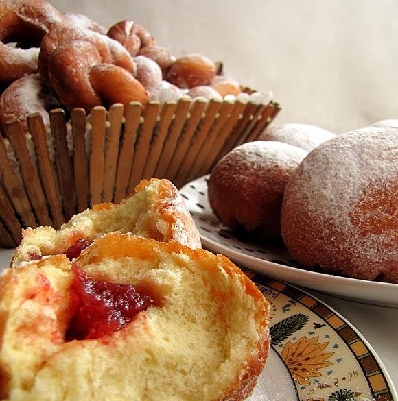 Ciasto drożdżowe na pączki, obwarzanki i słodkości