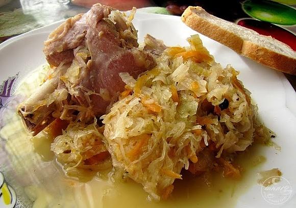 Golonka indycza w kapuście kiszonej