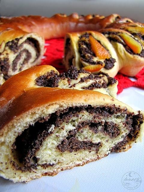 Wieniec drożdżowy z makiem
