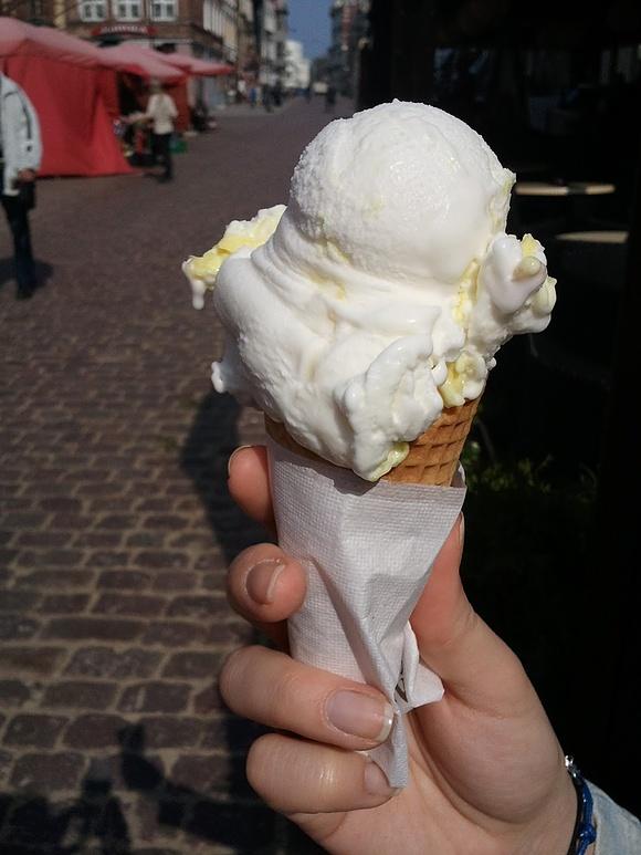 Lody przed zajęciami w Toruniu - słoneczny dzień i smak relaksu