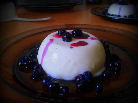 Panna cotta - delikatny deser na niedzielny obiad dla rodziny