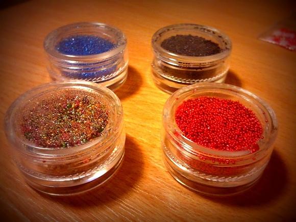 Paznokciowy zawrót głowy - ozdoby na manicure