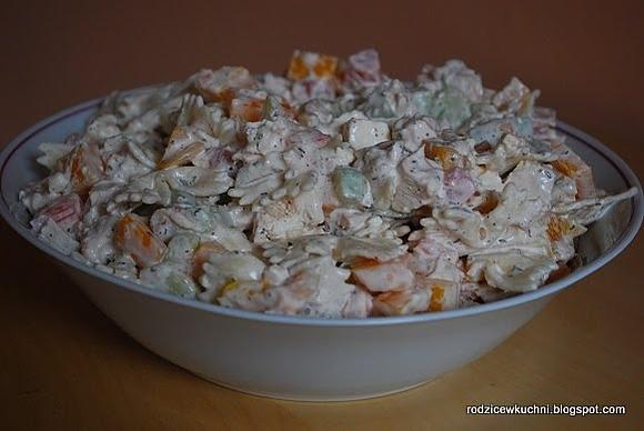 Sałatka z makaronem dla rodziny