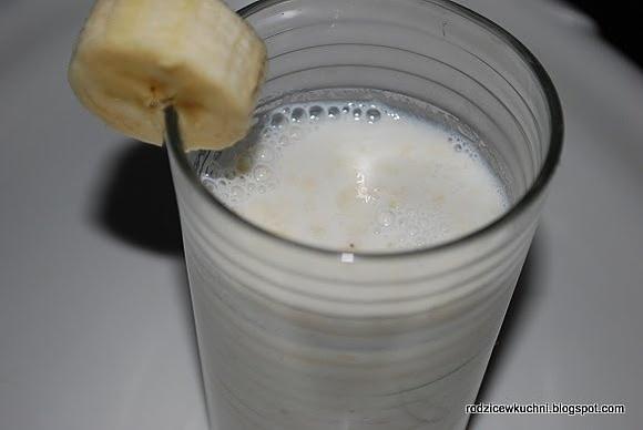 Koktajl bananowy dla niemowląt po 7. miesiącu.