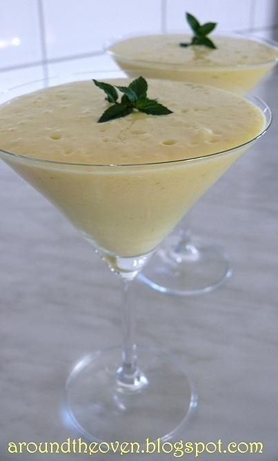 Mango Lassi - orzeźwiający napój z mango i jogurtem