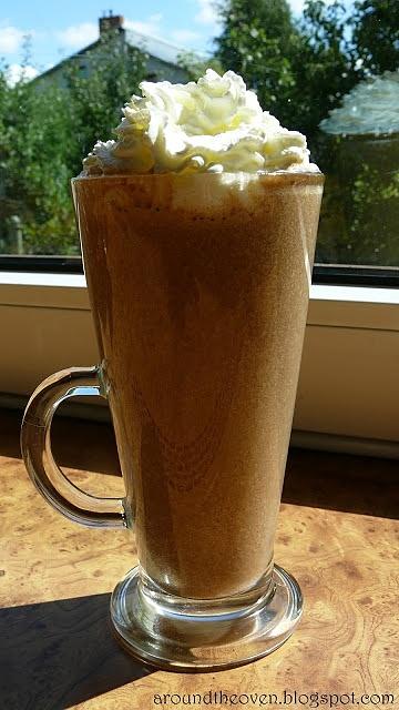 Banana coffee frappe z cynamonem