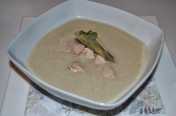 Pikantna zupa kokosowa z kurczakiem