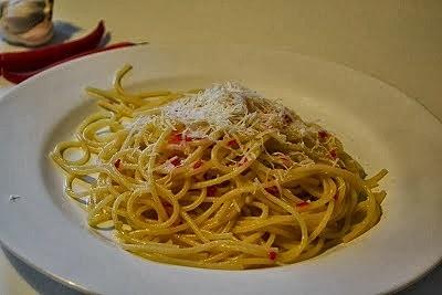 Spaghetti aglio olio e peperoncino