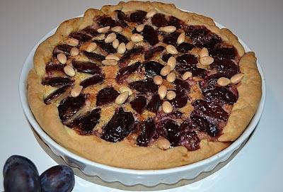 Tarta ze śliwkami i migdałami