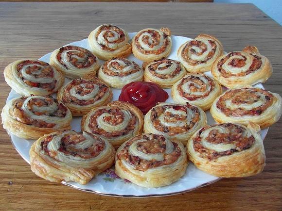 Ślimaczki z pieczarkami serem i szynką