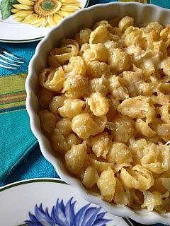 Makaron zapiekany ze śmietaną i serem
