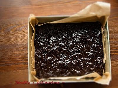 Brownie z daktylami i suszonymi śliwkami