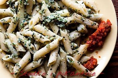 Makaron ze szparagami i domowym pesto