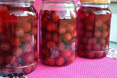 Kompot z wiśni w słoikach