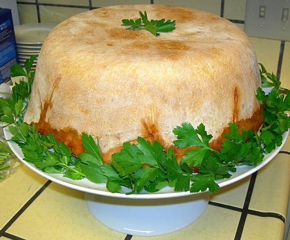 Timpano włoska zapiekanka z makaronem i mięsnymi pulpecikami