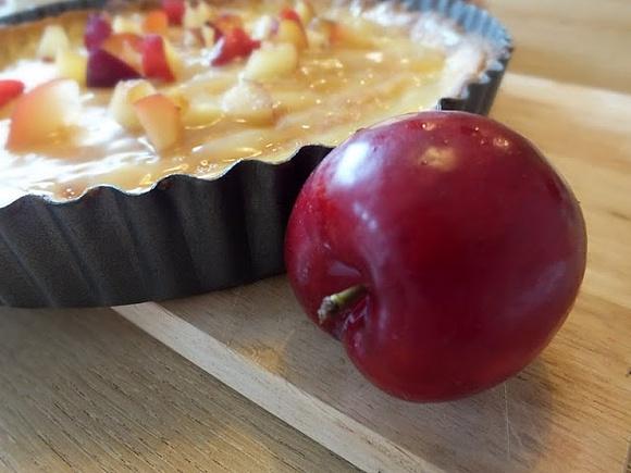 Tarta ze śliwkami i kremem cytrynowym na kruchym spodzie