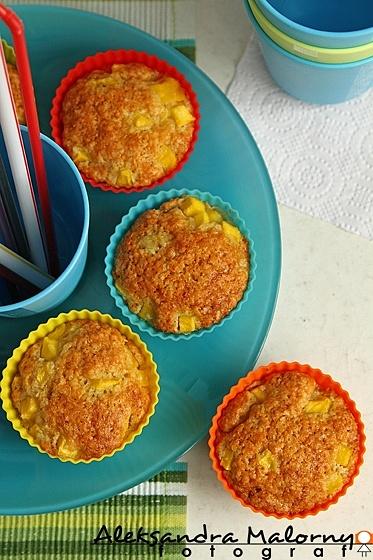 Muffiny tropikalne z mango, bananem i kokosem